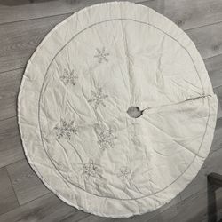 Snowflake Tree Skirt 
