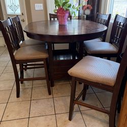 Table & Chairs