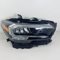 2020 - 2023 TOYOTA TACOMA RH PASSENGER SIDE HEADLIGHT OEM