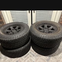 Toyota Tundra Method Rims With Hancook Dynamo Tires 325/60/R 18