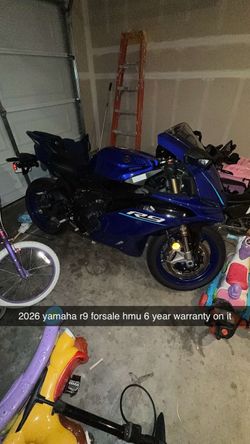 Yamaha R9 Sport Motorcycle