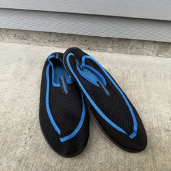 Black & Blue Lightweight Mesh Water Shoes – Men’s 9-10 / Women’s 11