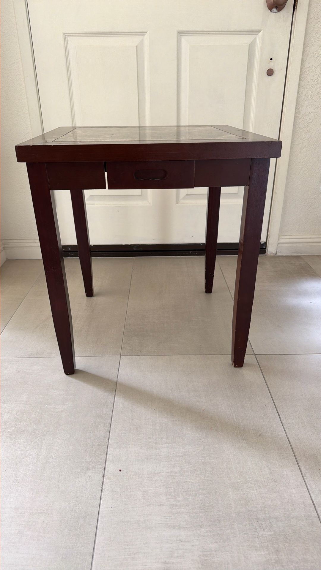 2 Side Tables