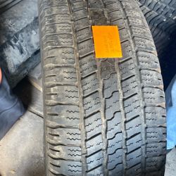 Goodyear 275/60/R20.  $25.00 Solo Una 