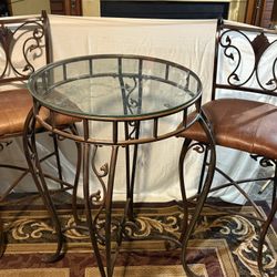 Vintage Patio/ Pool Table And Chairs 