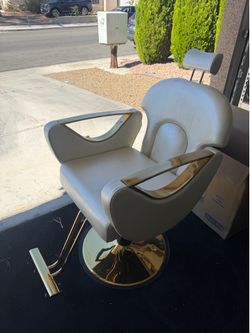 Hairstylist chair, salon chair, barber, brows