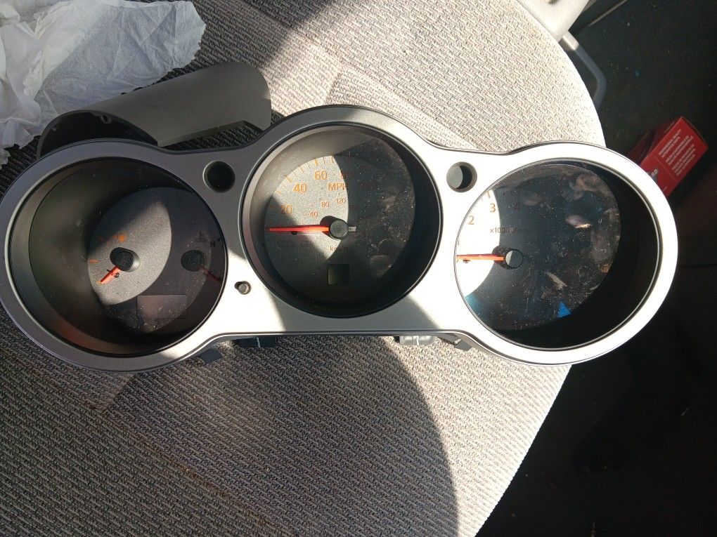 selling a speedometer nothing wrong with it bought it an didn't even need it need gone serious inquiries ONLY fits 04-08 nissan maxima