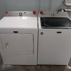 Maytag set washer And dryer electric 