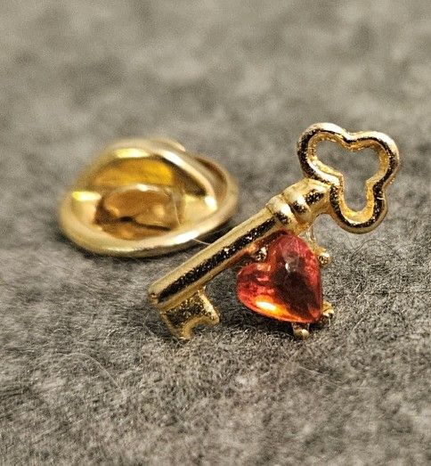 Heart And Key Tie Pin