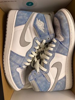 Air Jordan 1 Hyper Royal