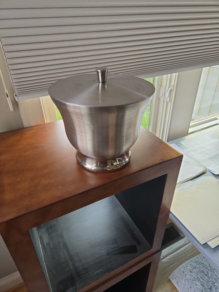 Ice / Wine Bucket