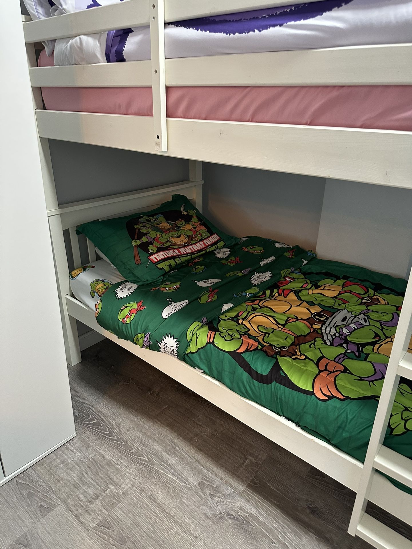 Twin bunk beds With Mattress