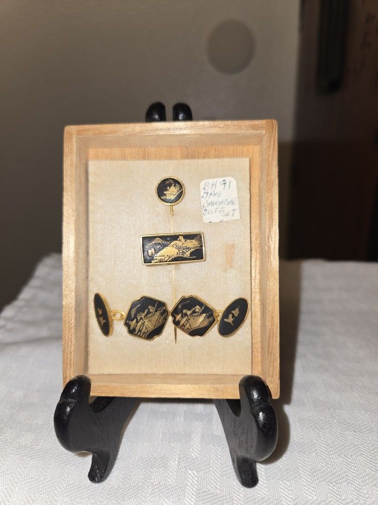 Nice old vintage Damascene cufflink set 