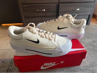 Nike Court legacy lift