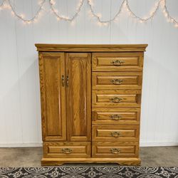 🚚 Solid oak magna chest / dresser - Free delivery
