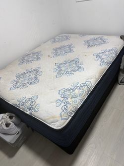 Queen size mattress set