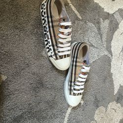 Tenis Burberry Size 7.5