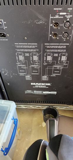 Mackie SRS 1500 600 watt Subwoofers