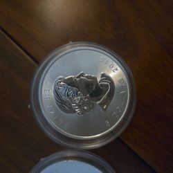 1 Oz CANADIAN MAPLE SILVER COIN  9999
