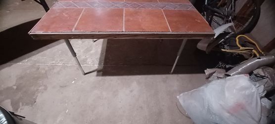 Tile table