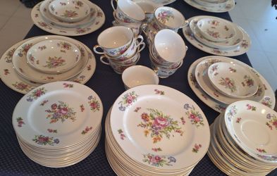 VINTAGE ROYAL SEALY HAND PAINTED CHINA MADE IN JAPAN FLORAL PATTERN 90pc. SET FULL SERVICE FOR 12! FULL COMPLETER SETS WITH PLATTERS GRAVY BOAT CREAME