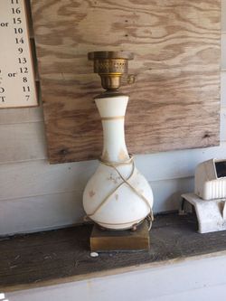 Lamp vintage brass with key handle to turn on