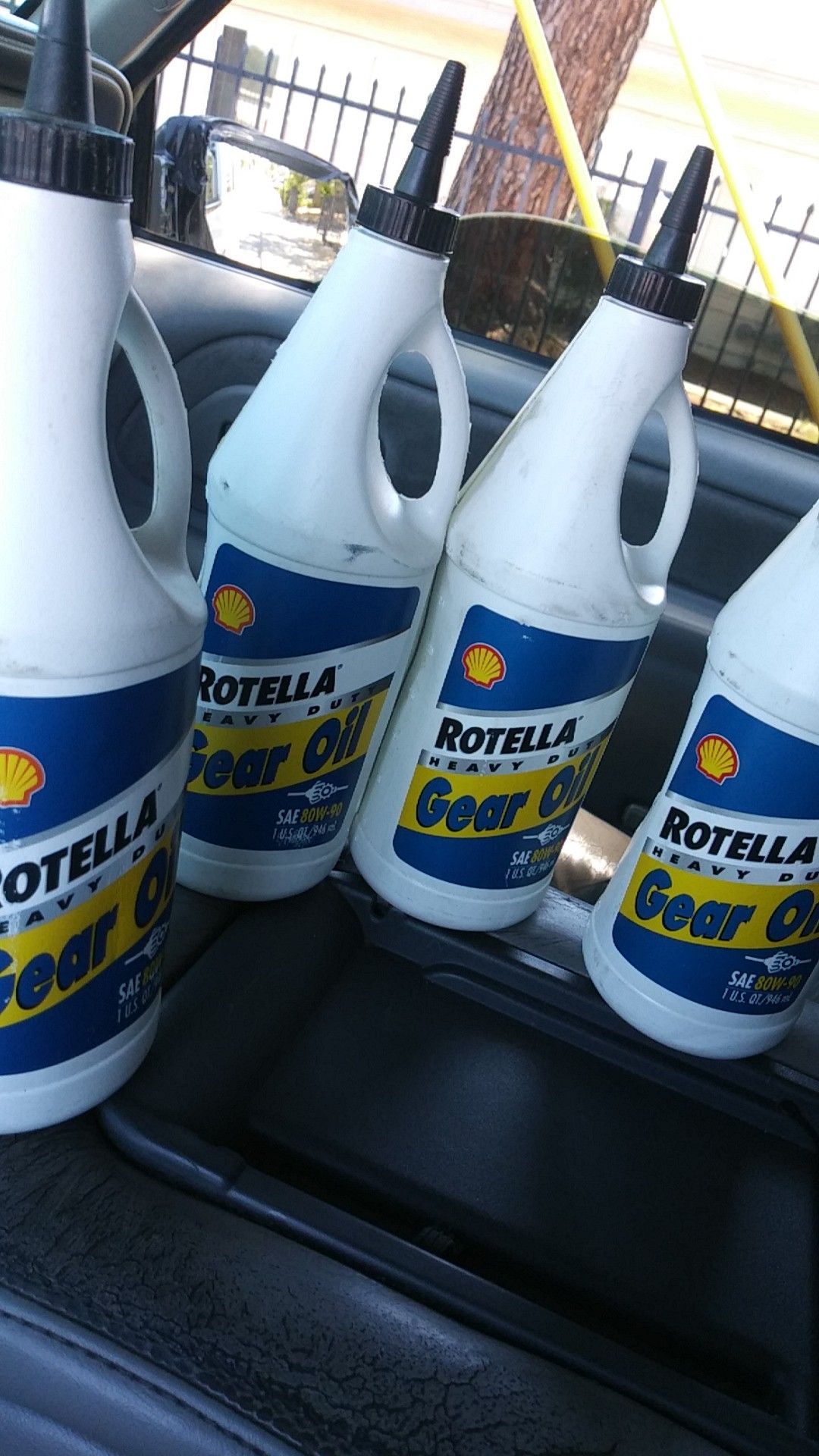 4 quarts ,Rotella heavy duty gear oil