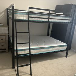 Full size bunk bed + mattresses
