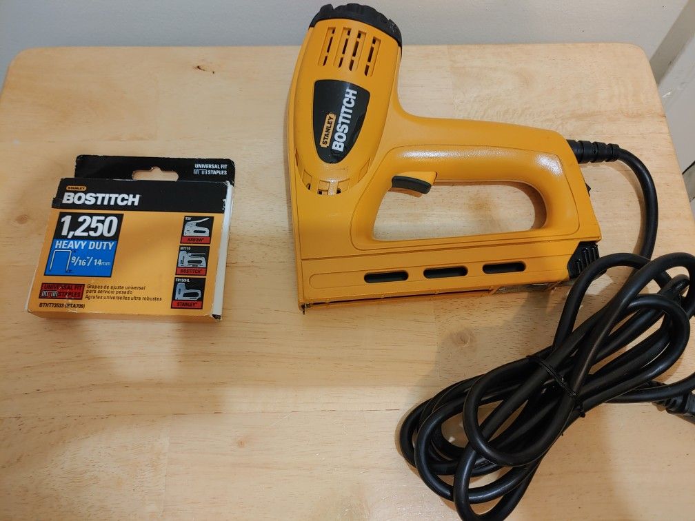 Bostitch Corded Electric Staple Gun+Staples