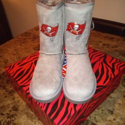 Tampa Bay Buccaneers Boots Size 7
