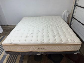 Like New! Saatva Memory Foam Hybrid King Mattress - Delivery Available
