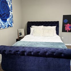 Queen size tufted bed