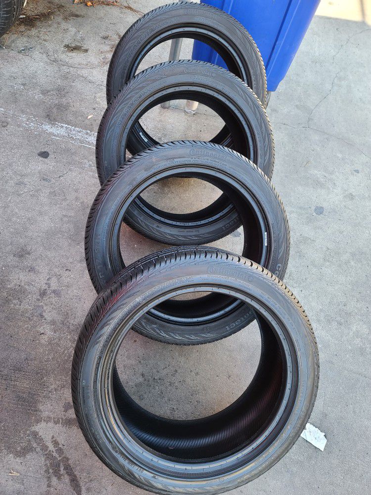 I am selling this set of CONTINENTAL CONTIPROCONTACT tires 225/45/17 "85% 