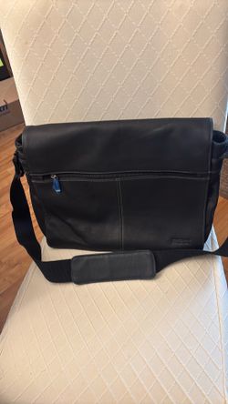 Kenneth Cole Reaction Black Leather Messenger Bag