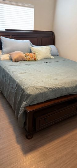 King Size Bed & Dresser