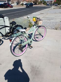 For sale Jimmy Buffett margarita ville Beach cruiser used but still in good condition, please see pictures for more details