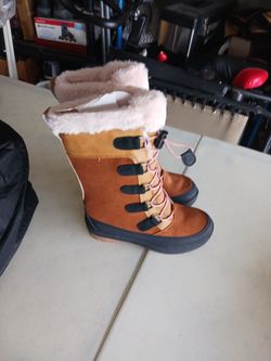 Women's Snow Boots Size 2 New 