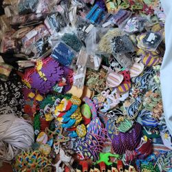 100 Iron On Patches Sewing Applique Christmas Stocking Stuffers 