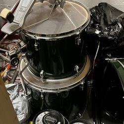 Pearl Drum Set