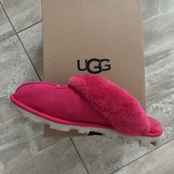 UGG sleepers Size 9  NICE ❤️Christmas  or Birthday GIFT $90