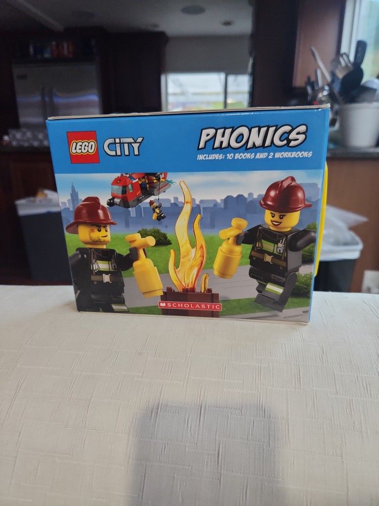 Lego City Phonic  Books and Workbooks Kit