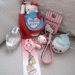 Hello Kitty Keychain Set