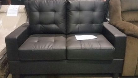 Brand nee black love seat