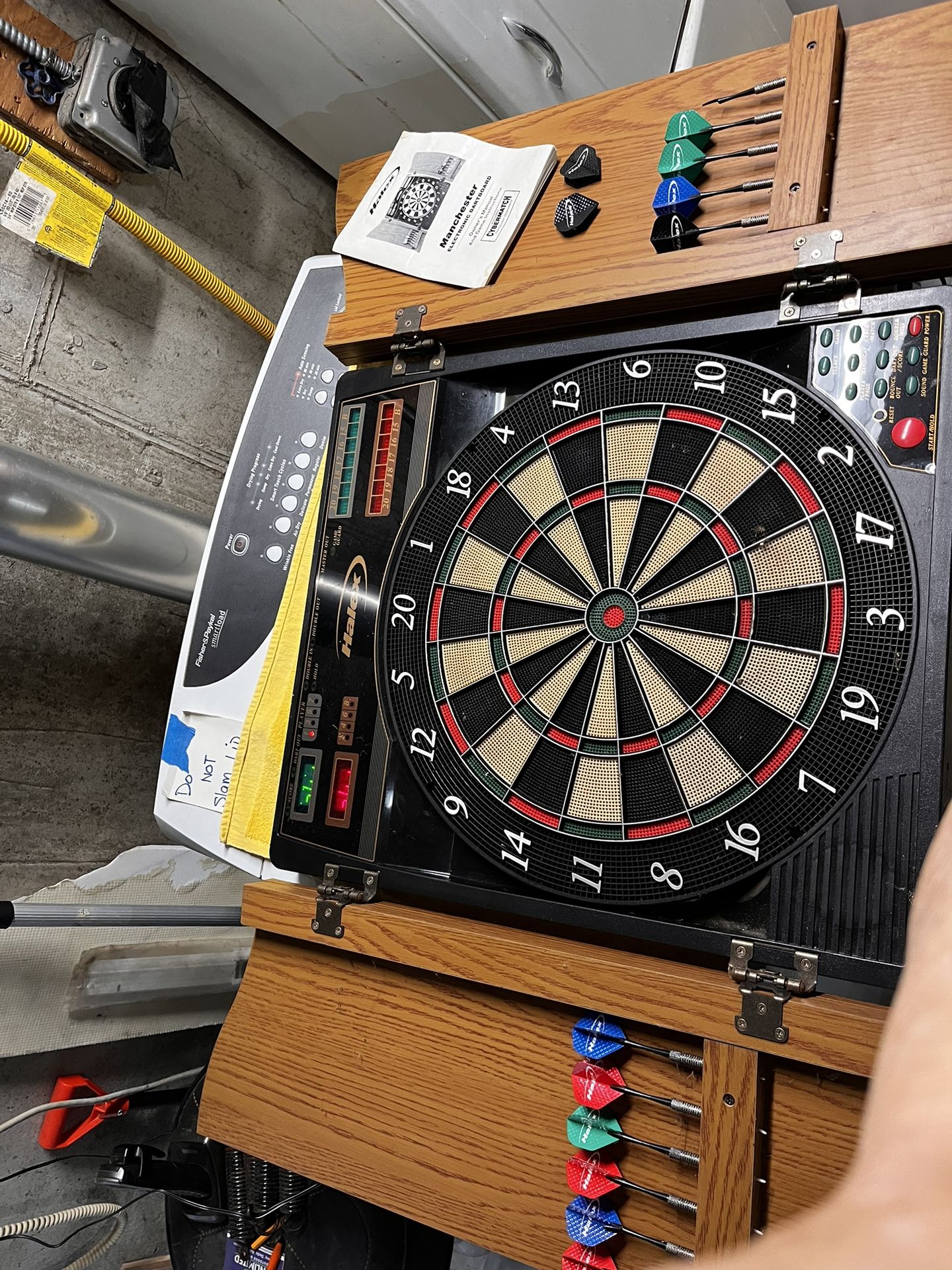 Electronic dart game