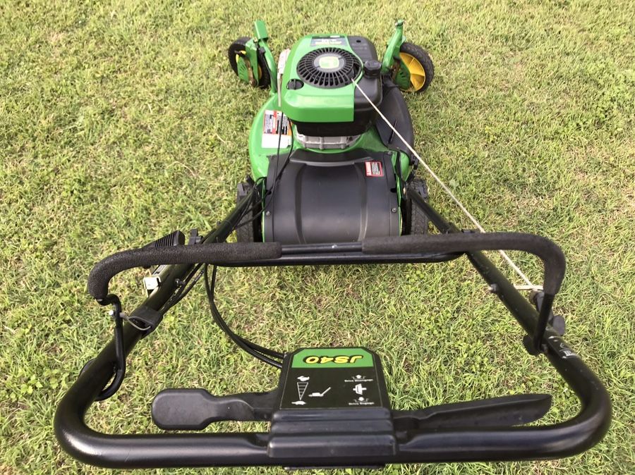 John Deere JS40 Walk Behind Mower/Mulcher with Swivel Front Caster