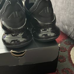 “Nike Air Max 270 Triple Black – Excellent Condition