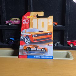 15 Dodge Challenger Srt Hot Wheels