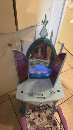 Disney Frozen 2 Elsa's Enchanted Ice Kids Vanity with Lights