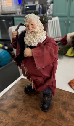Golfing Santa Figurine