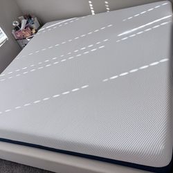King-size mattress. Memory foam mattress 